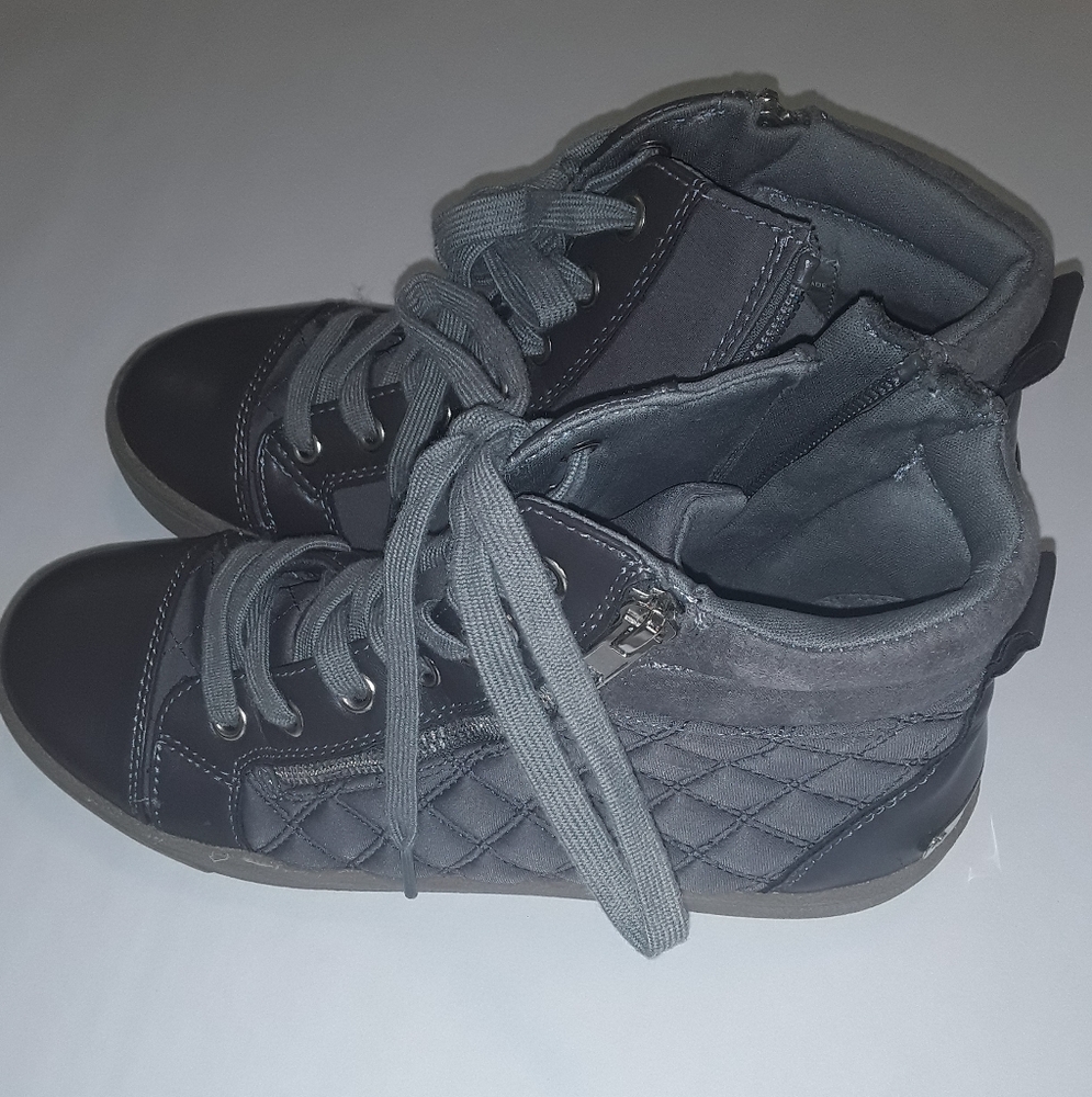 Juicy Couture Gray zip up and tie up shoe size 8